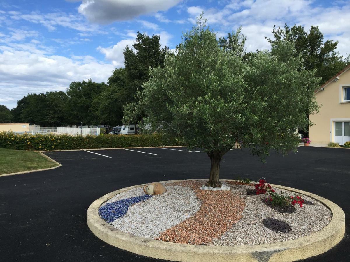 Camping Les Petites Minaudieres Saint-Sauveur (Vienne) Exterior foto