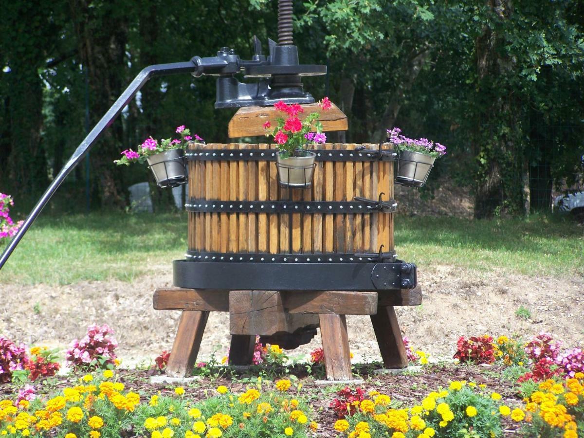 Camping Les Petites Minaudieres Saint-Sauveur (Vienne) Exterior foto